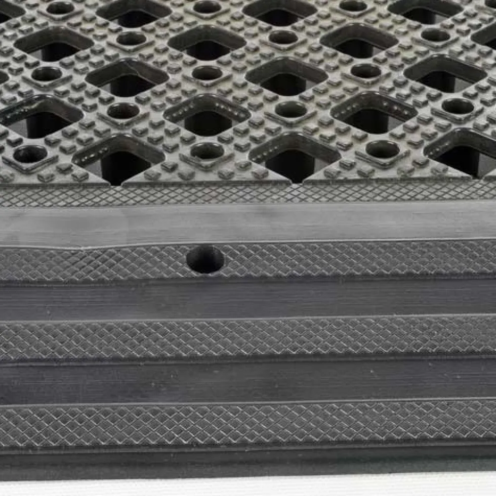 Safety Matta Perforated Black 1 Inch x 20x20 Inches