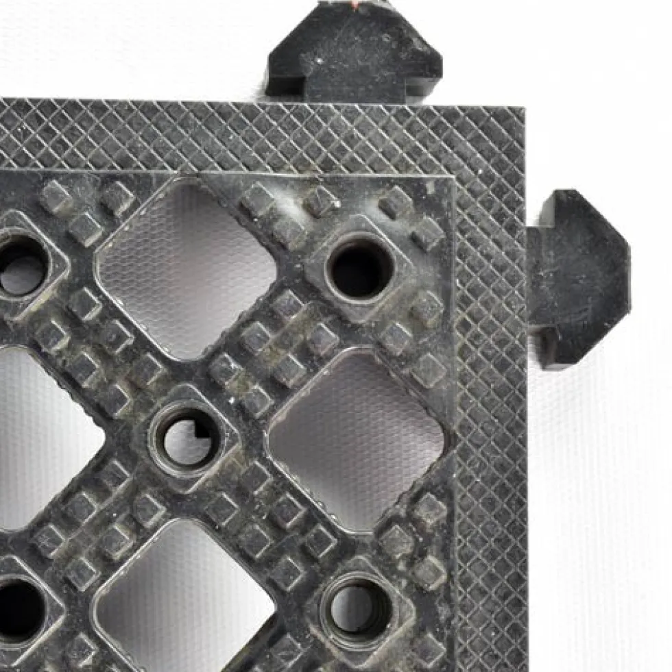 Safety Matta Perforated Black 1 Inch x 20x20 Inches