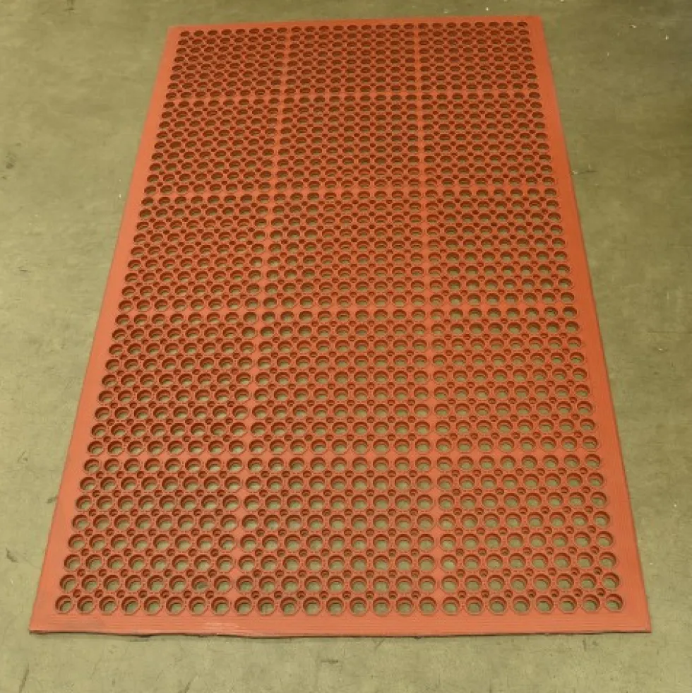 VIP Topdek Senior Red Mat 36x59.5 Inches