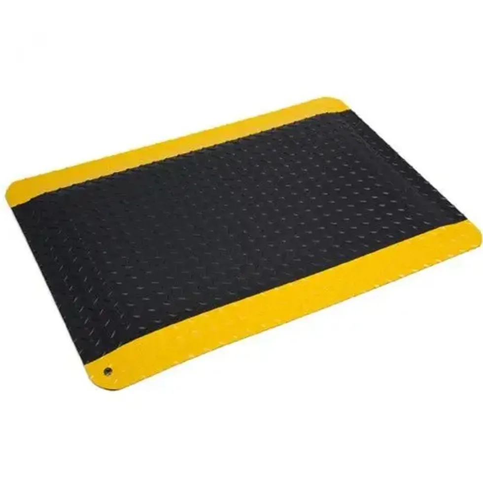 Wearwell Diamond-Plate SpongeCote 4x75 Ft. Black w/Yellow Borders